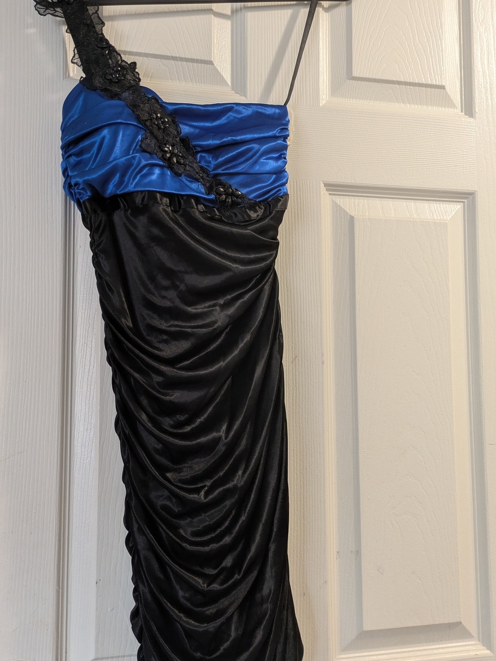 Elegant Black & Royal Blue One-Shoulder Evening Dress